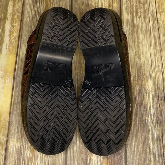 Dansko Stamped Leather Professional Clogs Women's Size 39 (US 8.5-9) - Picture 10 of 11
